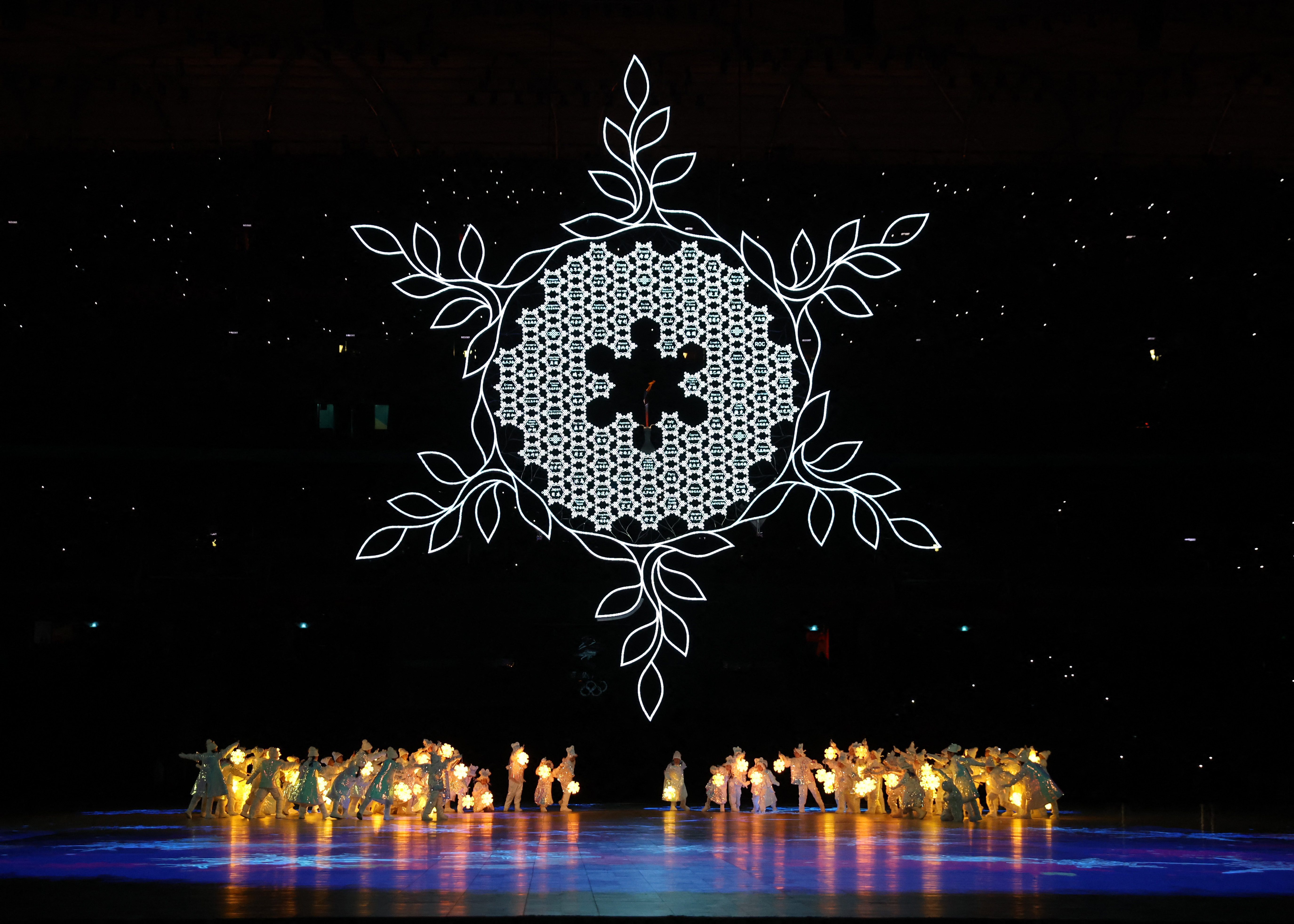 详细阅读:冬奥会闭幕式:雪花灯笼、12生肖冰车亮点回顾 冬奥会闭幕式:雪花灯笼、12生肖冰车亮点回顾